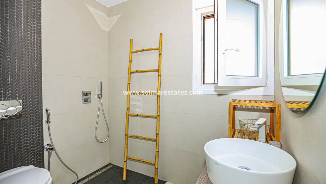 3 soveværelse Villa til salg i Dona Pepa med swimmingpool - € 550.000 (Ref: 9776904)