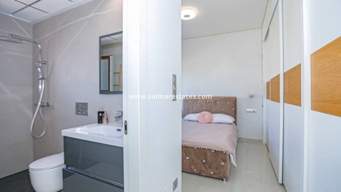 3 soveværelse Villa til salg i Dona Pepa med swimmingpool - € 550.000 (Ref: 9776904)