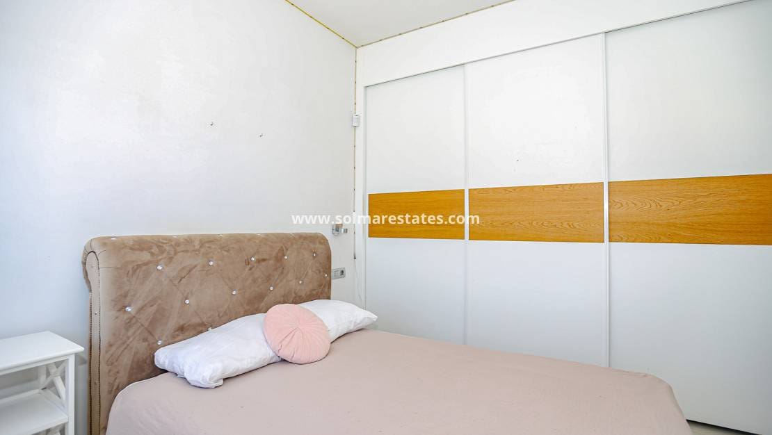 3 soveværelse Villa til salg i Dona Pepa med swimmingpool - € 550.000 (Ref: 9776904)