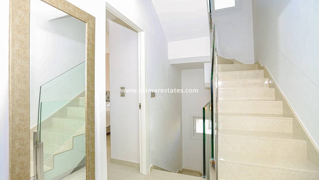 3 soveværelse Villa til salg i Dona Pepa med swimmingpool - € 550.000 (Ref: 9776904)