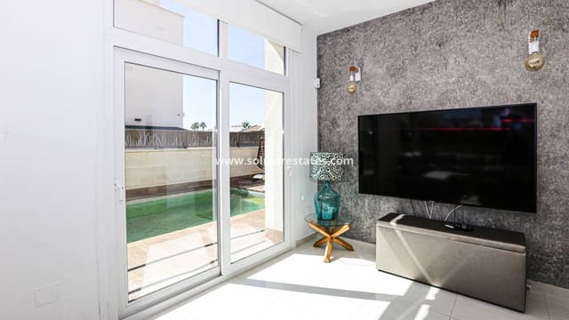 3 soveværelse Villa til salg i Doña Pepa, Rojales med swimmingpool - € 550.000 (Ref: 9776904)