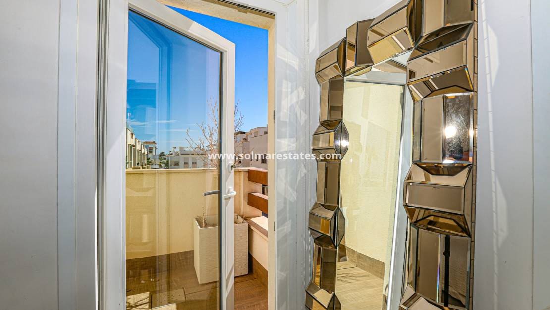 3 soveværelse Villa til salg i Dona Pepa med swimmingpool - € 550.000 (Ref: 9776904)