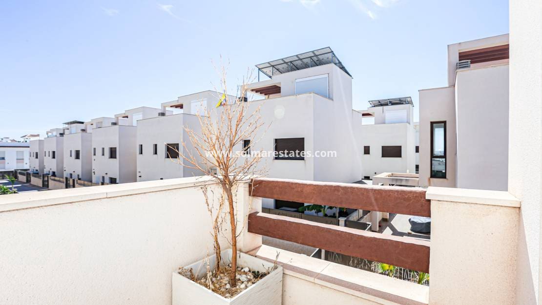 3 soveværelse Villa til salg i Dona Pepa med swimmingpool - € 550.000 (Ref: 9776904)