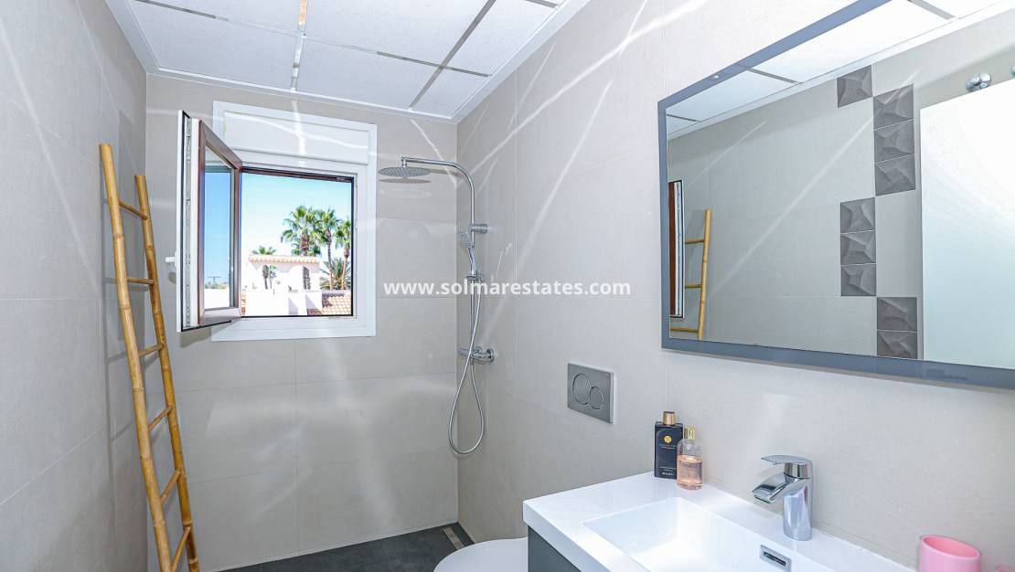 3 soveværelse Villa til salg i Dona Pepa med swimmingpool - € 550.000 (Ref: 9776904)