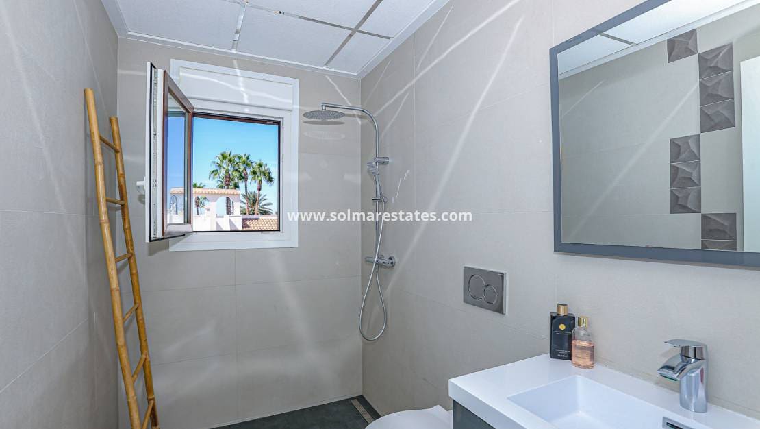 3 soveværelse Villa til salg i Dona Pepa med swimmingpool - € 550.000 (Ref: 9776904)