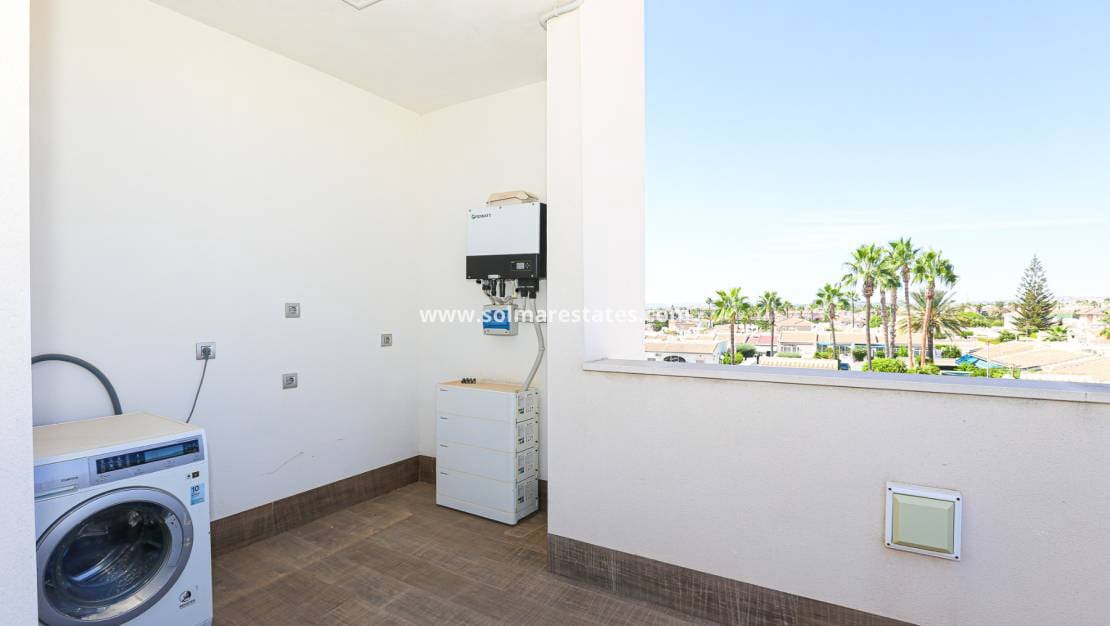 3 soveværelse Villa til salg i Dona Pepa med swimmingpool - € 550.000 (Ref: 9776904)