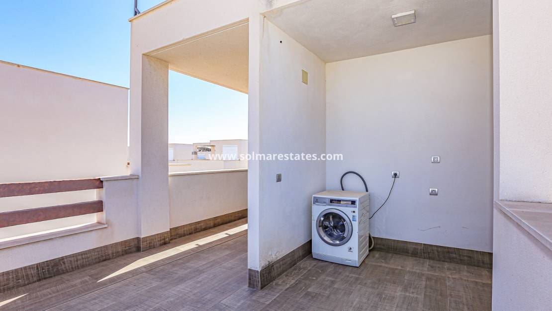 3 soveværelse Villa til salg i Dona Pepa med swimmingpool - € 550.000 (Ref: 9776904)