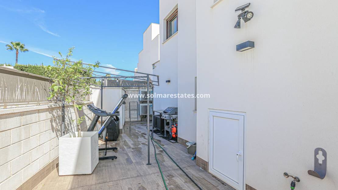 3 soveværelse Villa til salg i Dona Pepa med swimmingpool - € 550.000 (Ref: 9776904)