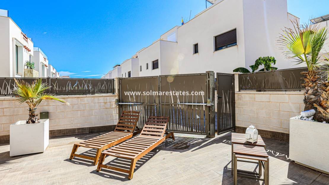 3 soveværelse Villa til salg i Dona Pepa med swimmingpool - € 550.000 (Ref: 9776904)