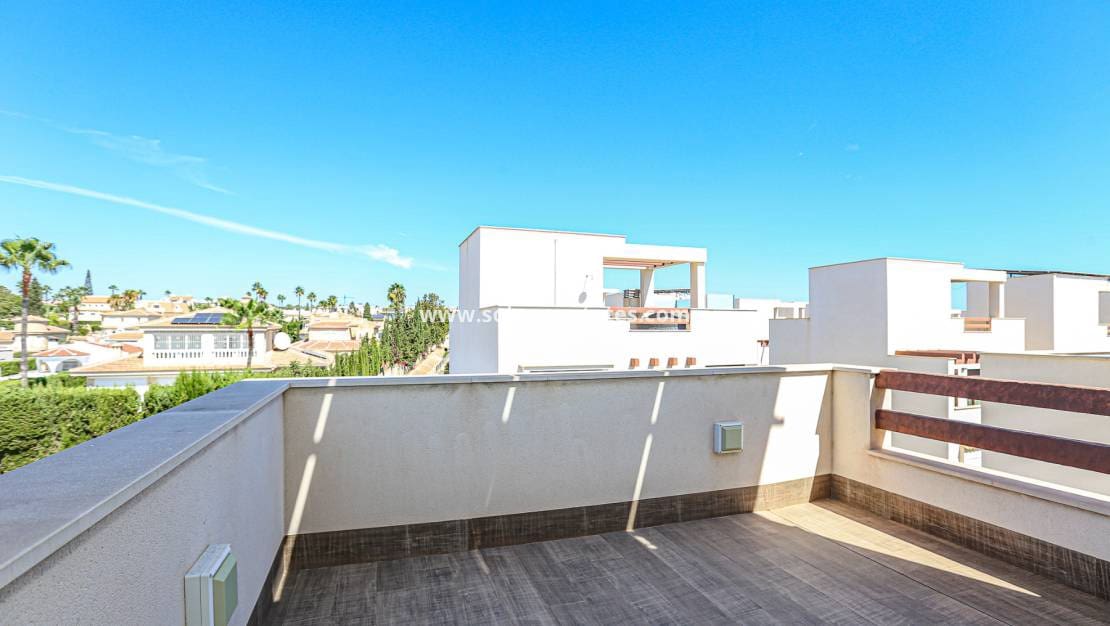 3 soveværelse Villa til salg i Dona Pepa med swimmingpool - € 550.000 (Ref: 9776904)