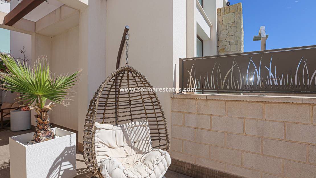 3 soveværelse Villa til salg i Dona Pepa med swimmingpool - € 550.000 (Ref: 9776904)