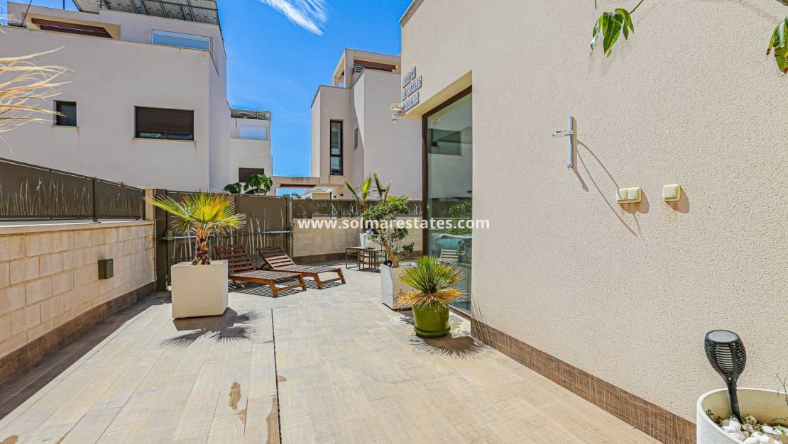 3 soveværelse Villa til salg i Dona Pepa med swimmingpool - € 550.000 (Ref: 9776904)