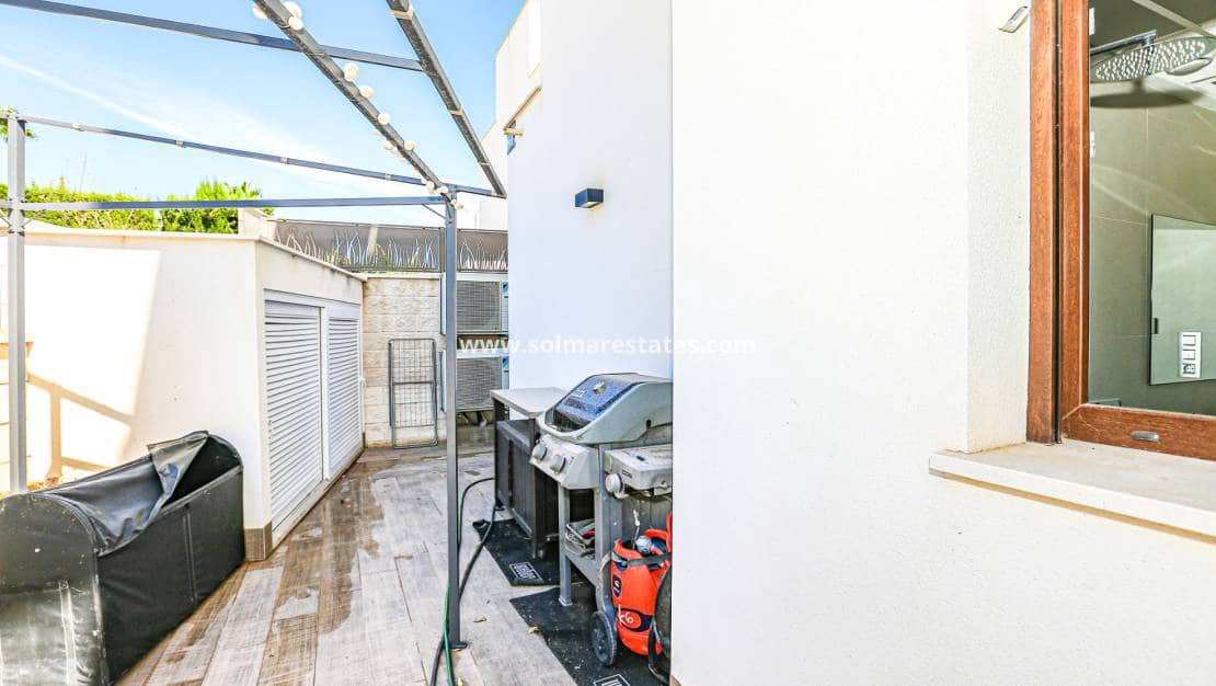 3 soveværelse Villa til salg i Dona Pepa med swimmingpool - € 550.000 (Ref: 9776904)