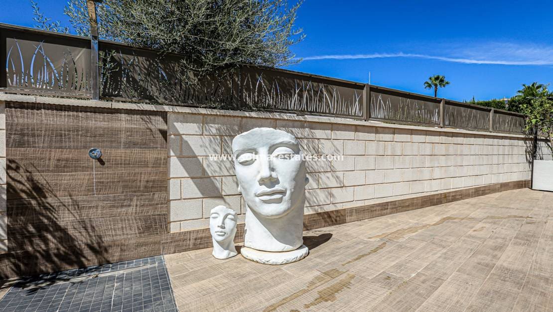 3 soveværelse Villa til salg i Dona Pepa med swimmingpool - € 550.000 (Ref: 9776904)