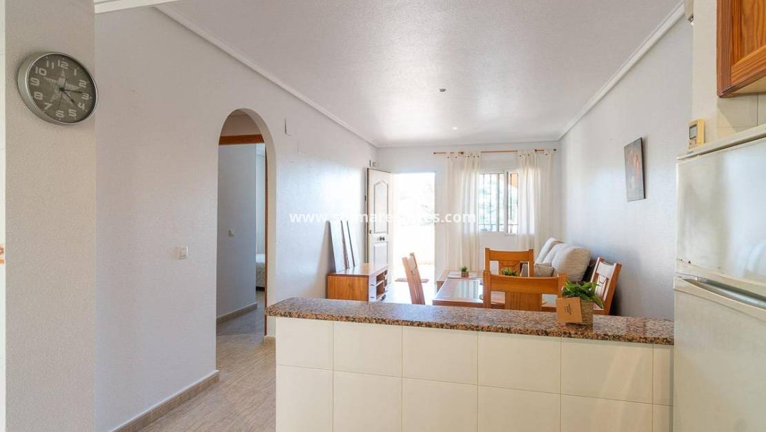 2 soveværelse Lejlighed til salg i Villamartin med swimmingpool - € 169.000 (Ref: 9776905)