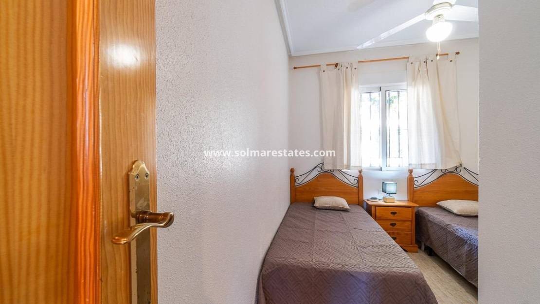 2 soveværelse Lejlighed til salg i Villamartin med swimmingpool - € 169.000 (Ref: 9776905)