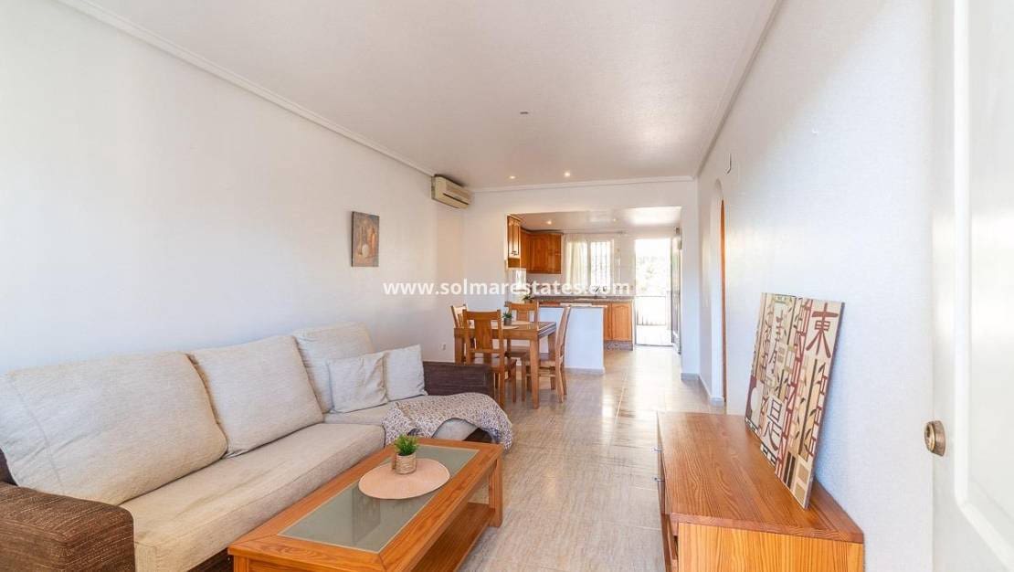 2 soveværelse Lejlighed til salg i Villamartin med swimmingpool - € 169.000 (Ref: 9776905)