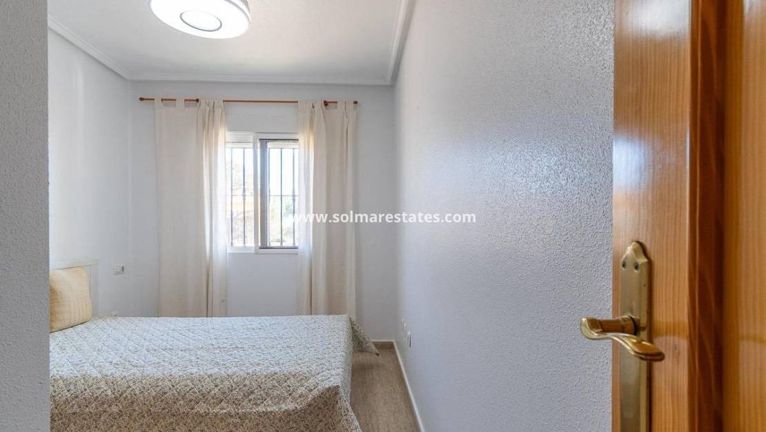 2 soveværelse Lejlighed til salg i Villamartin med swimmingpool - € 169.000 (Ref: 9776905)