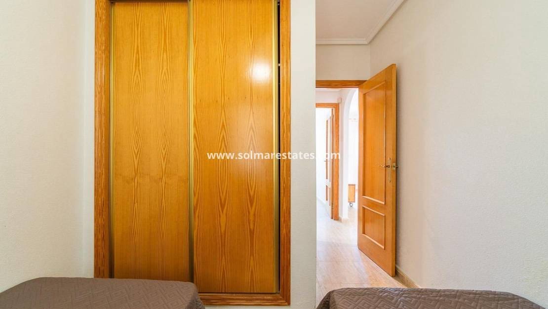 2 soveværelse Lejlighed til salg i Villamartin med swimmingpool - € 169.000 (Ref: 9776905)