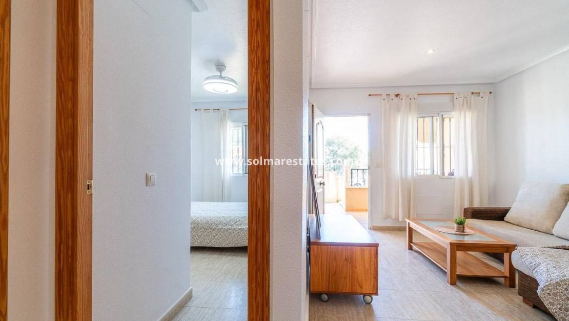 2 soveværelse Lejlighed til salg i Villamartin med swimmingpool - € 169.000 (Ref: 9776905)