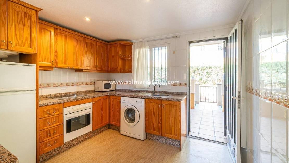 2 soveværelse Lejlighed til salg i Villamartin med swimmingpool - € 169.000 (Ref: 9776905)