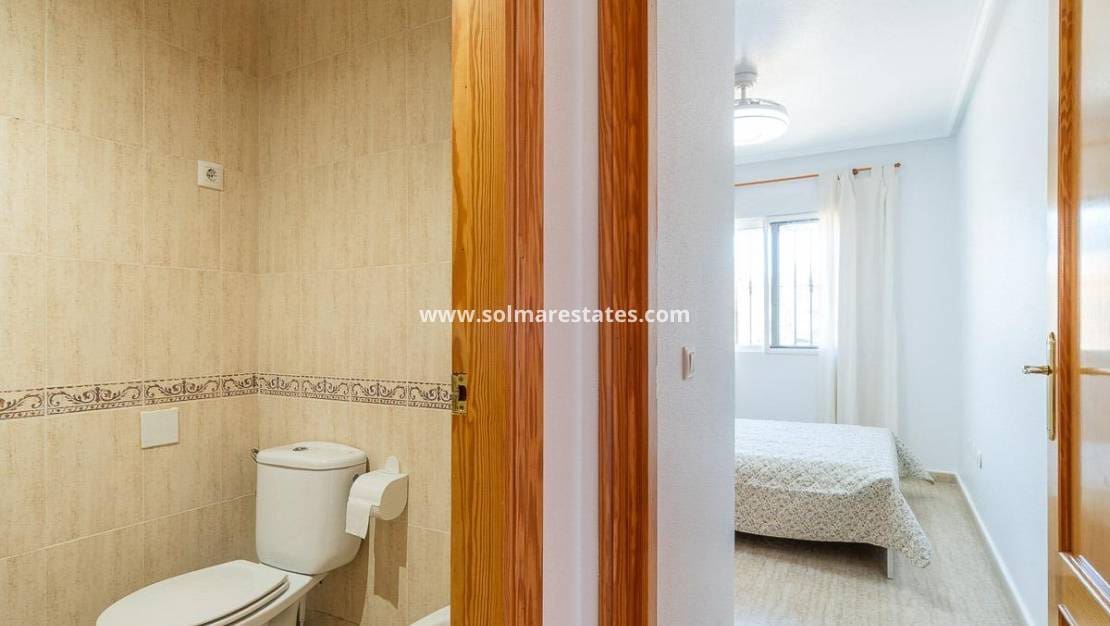 2 soveværelse Lejlighed til salg i Villamartin med swimmingpool - € 169.000 (Ref: 9776905)