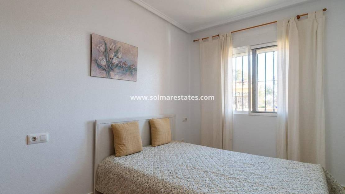 2 soveværelse Lejlighed til salg i Villamartin med swimmingpool - € 169.000 (Ref: 9776905)