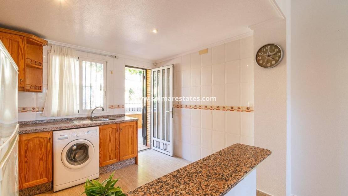 2 soveværelse Lejlighed til salg i Villamartin med swimmingpool - € 169.000 (Ref: 9776905)