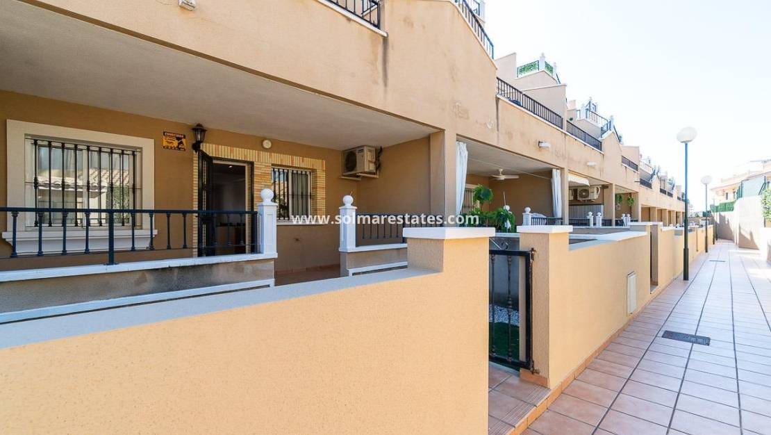 2 soveværelse Lejlighed til salg i Villamartin med swimmingpool - € 169.000 (Ref: 9776905)