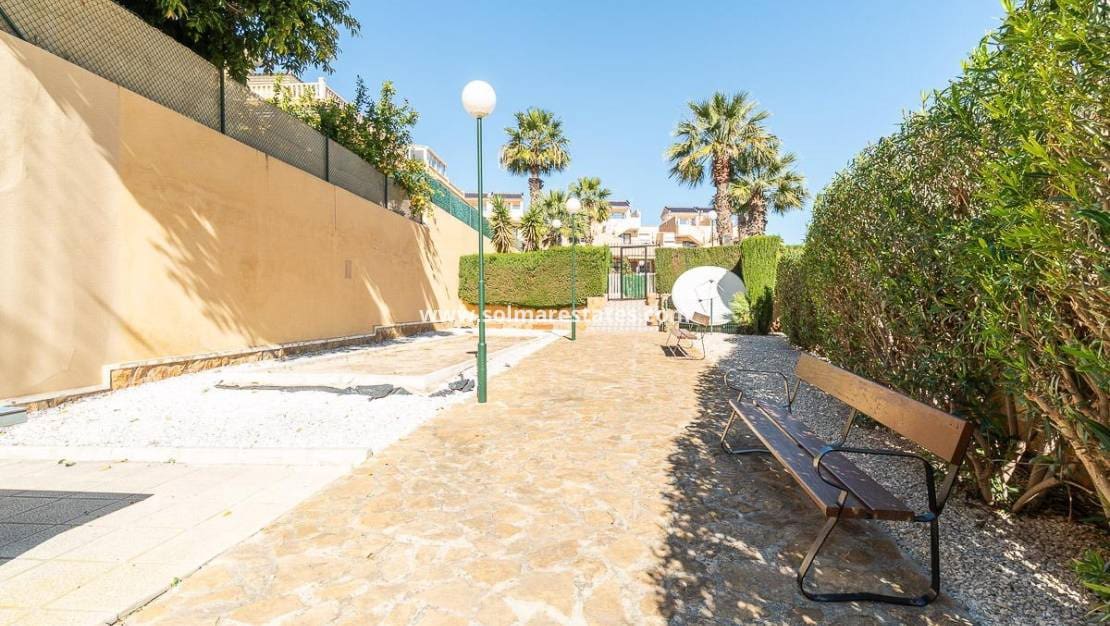 2 soveværelse Lejlighed til salg i Villamartin med swimmingpool - € 169.000 (Ref: 9776905)