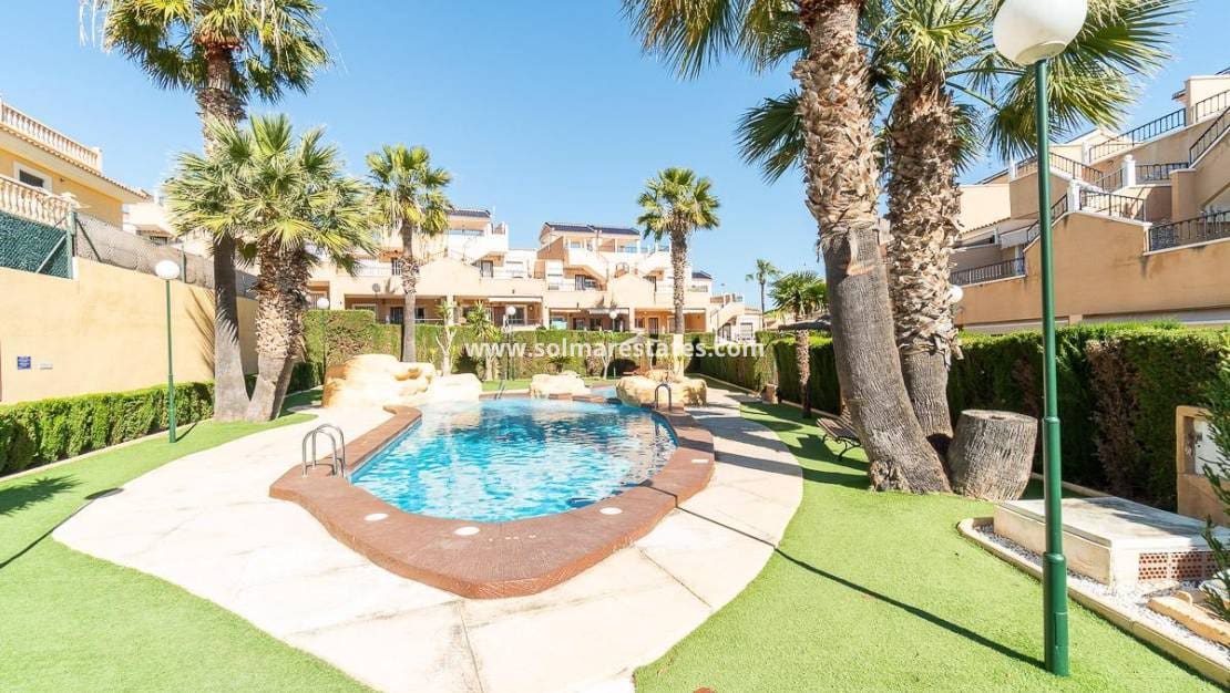 2 soveværelse Lejlighed til salg i Villamartin med swimmingpool - € 169.000 (Ref: 9776905)