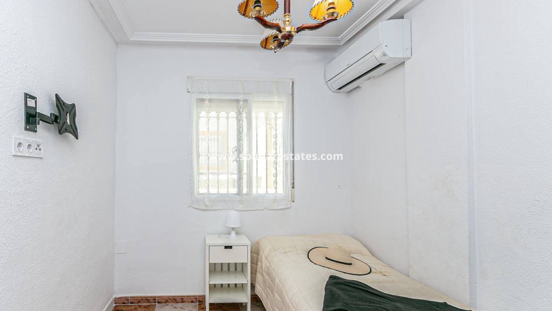 3 chambre Maison de Ville à vendre à Playa Flamenca avec piscine - 224 500 € (Ref: 9776909)