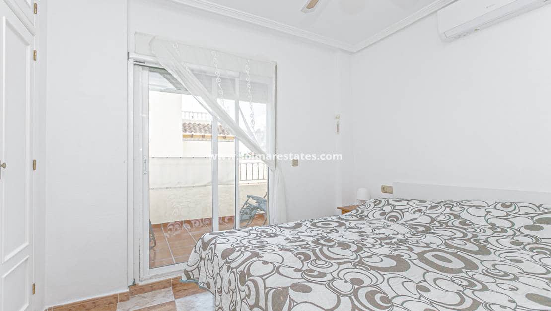 3 chambre Maison de Ville à vendre à Playa Flamenca avec piscine - 224 500 € (Ref: 9776909)