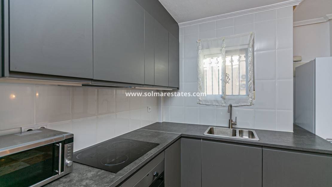 3 chambre Maison de Ville à vendre à Playa Flamenca avec piscine - 224 500 € (Ref: 9776909)