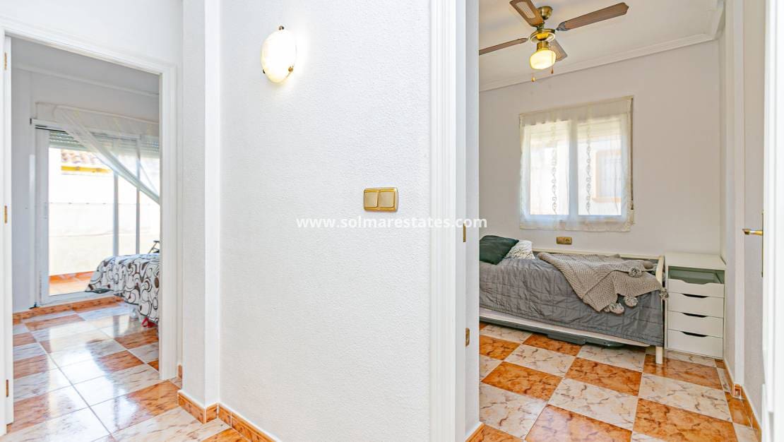 3 chambre Maison de Ville à vendre à Playa Flamenca avec piscine - 224 500 € (Ref: 9776909)