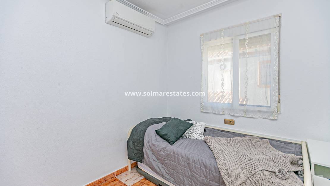 3 chambre Maison de Ville à vendre à Playa Flamenca avec piscine - 224 500 € (Ref: 9776909)