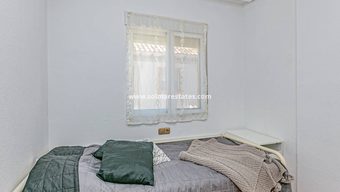 3 chambre Maison de Ville à vendre à Playa Flamenca avec piscine - 224 500 € (Ref: 9776909)