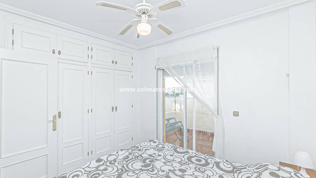 3 chambre Maison de Ville à vendre à Playa Flamenca avec piscine - 224 500 € (Ref: 9776909)