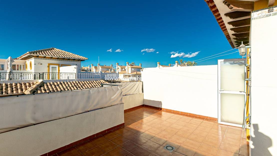 3 chambre Maison de Ville à vendre à Playa Flamenca avec piscine - 224 500 € (Ref: 9776909)