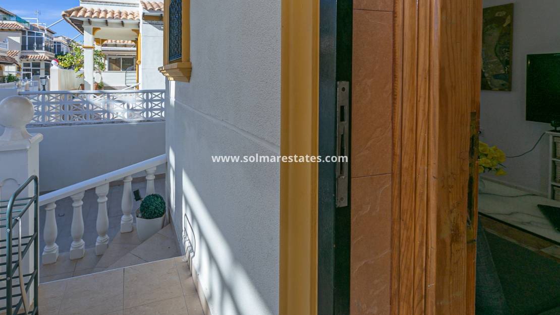 3 chambre Maison de Ville à vendre à Playa Flamenca avec piscine - 224 500 € (Ref: 9776909)