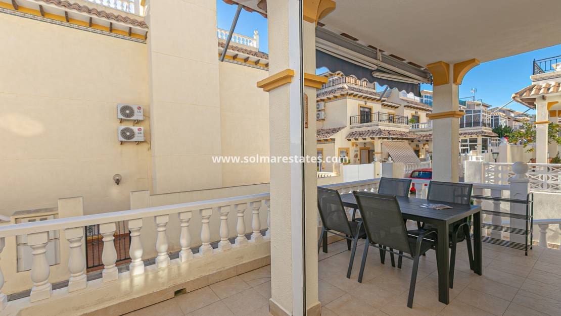 3 chambre Maison de Ville à vendre à Playa Flamenca avec piscine - 224 500 € (Ref: 9776909)