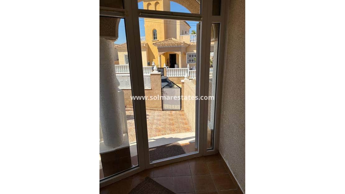 3 bedroom Semi-detached Villa for sale in Villamartin with pool - € 249,950 (Ref: 9776910)