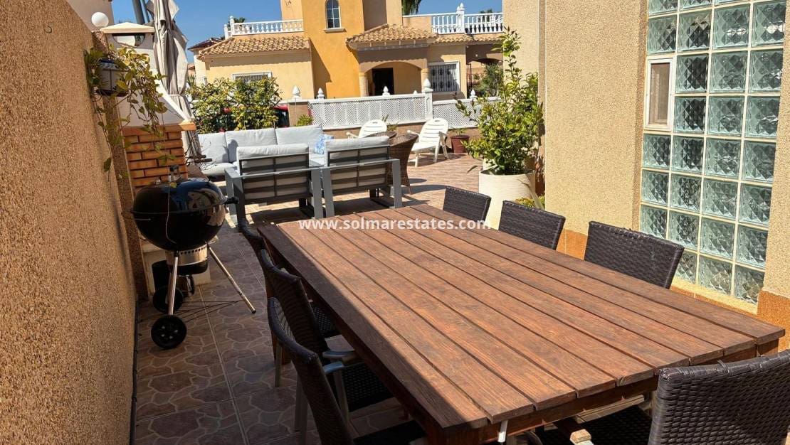 3 bedroom Semi-detached Villa for sale in Villamartin with pool - € 249,950 (Ref: 9776910)