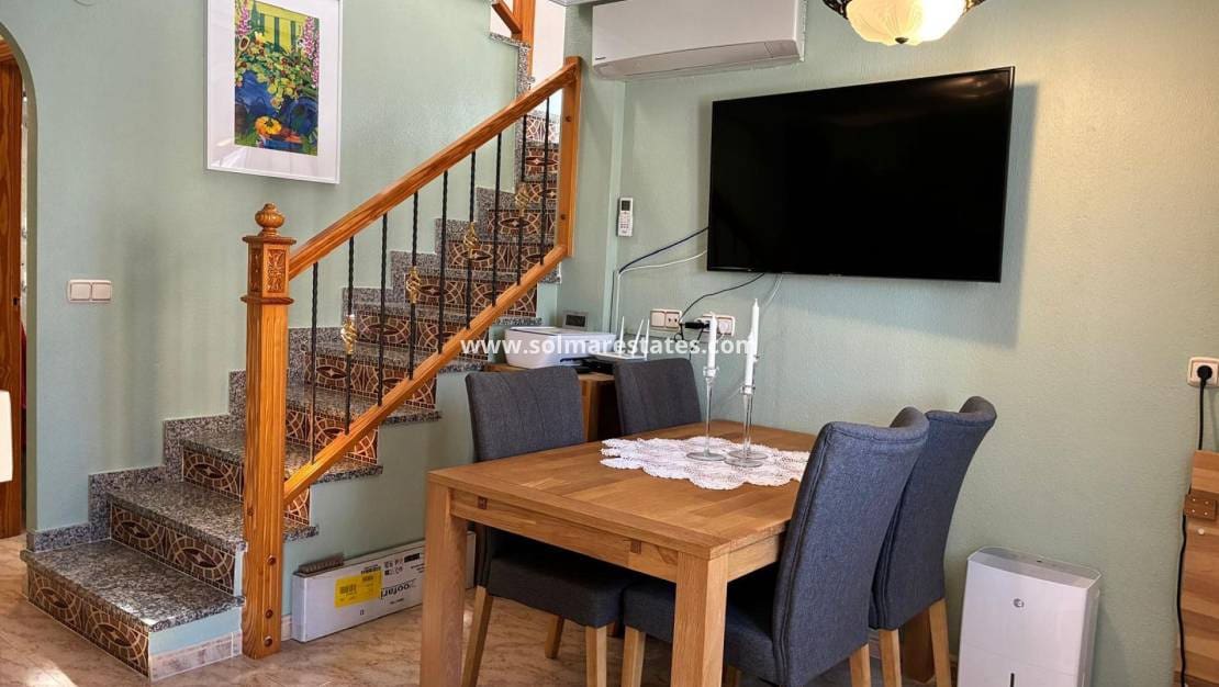 3 bedroom Semi-detached Villa for sale in Villamartin with pool - € 249,950 (Ref: 9776910)