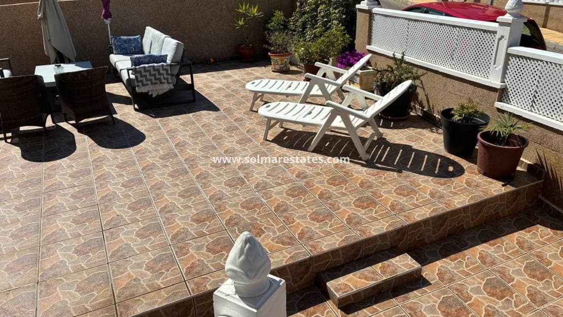 3 bedroom Semi-detached Villa for sale in Villamartin with pool - € 249,950 (Ref: 9776910)