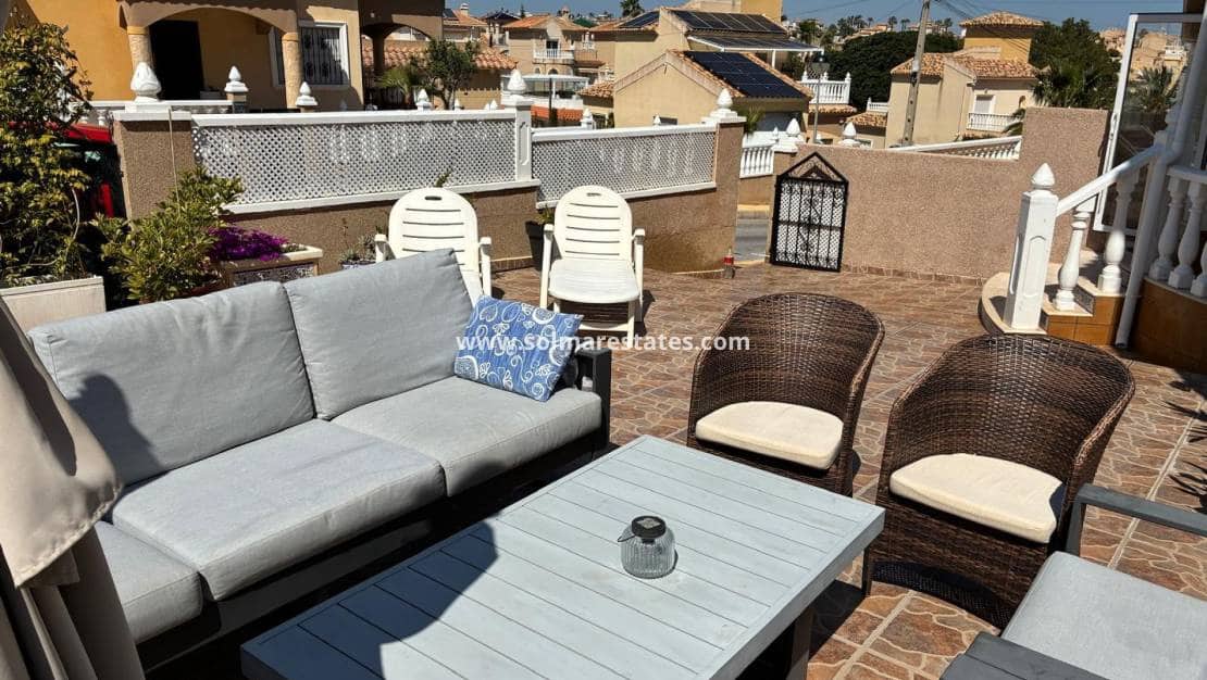 3 bedroom Semi-detached Villa for sale in Villamartin with pool - € 249,950 (Ref: 9776910)