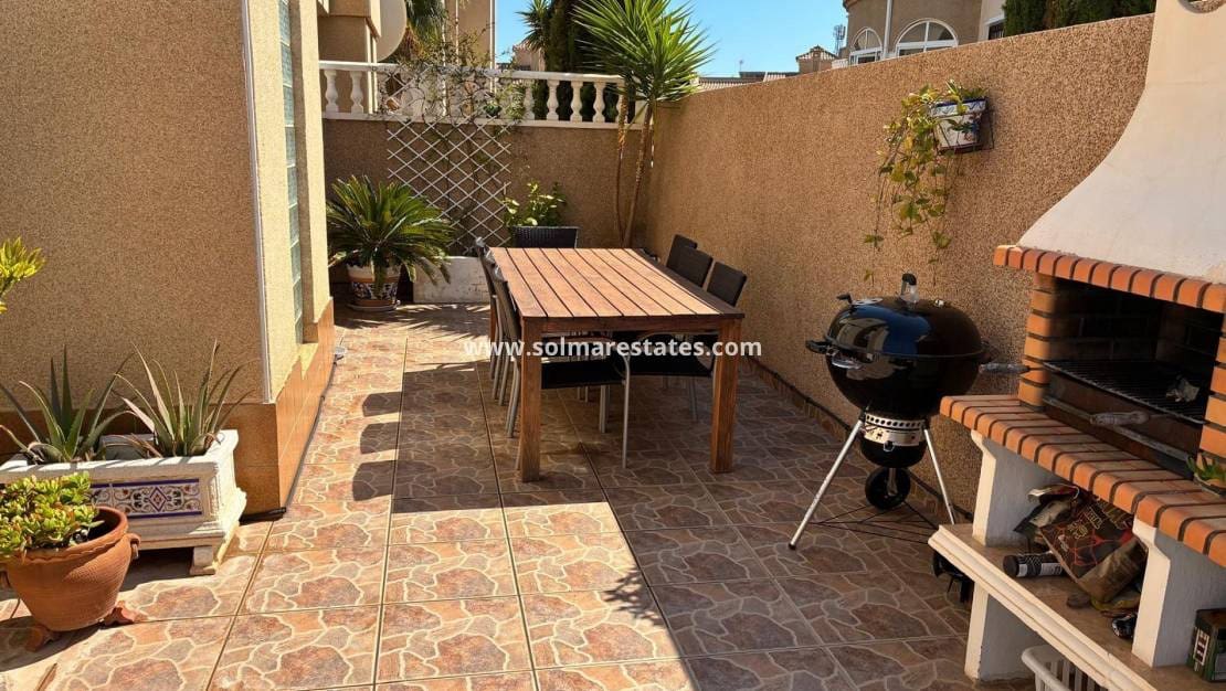 3 bedroom Semi-detached Villa for sale in Villamartin with pool - € 249,950 (Ref: 9776910)