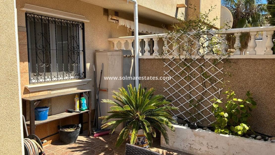 3 bedroom Semi-detached Villa for sale in Villamartin with pool - € 249,950 (Ref: 9776910)