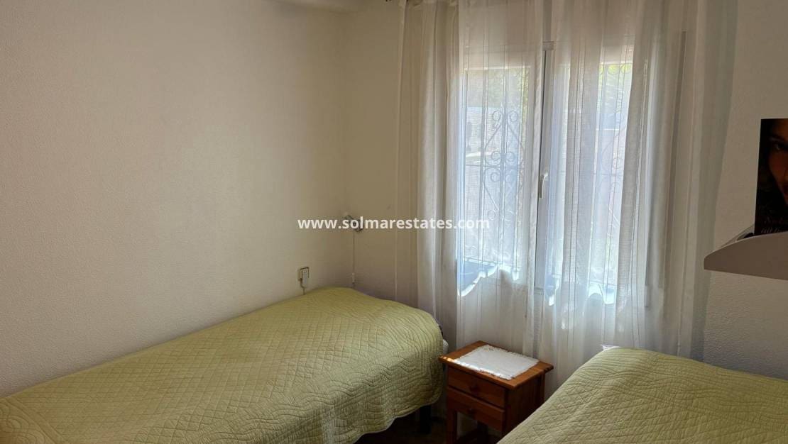 3 bedroom Semi-detached Villa for sale in Villamartin with pool - € 249,950 (Ref: 9776910)