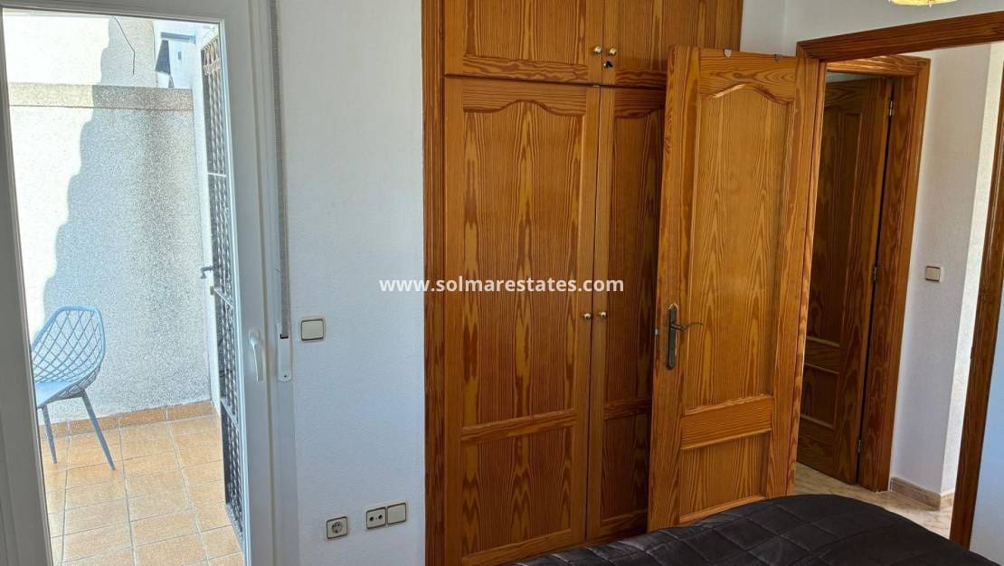 3 bedroom Semi-detached Villa for sale in Villamartin with pool - € 249,950 (Ref: 9776910)